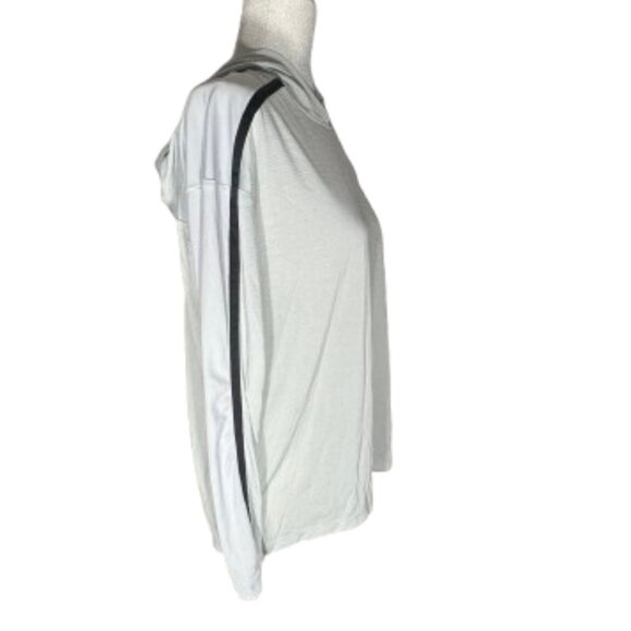 NWT Under Armour UA Tech Twist Lightweight Light Gray Graphic Hoodie Size Small - Picture 3 of 7